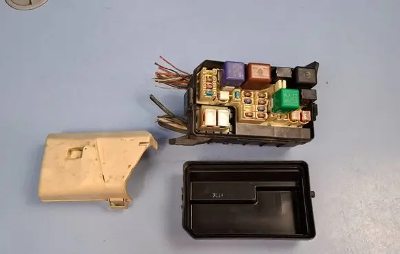Toyota Corolla E110 Fuse module