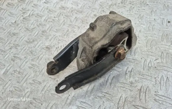 Volvo V60 Engine mount bracket 31330138 9487475 30671219