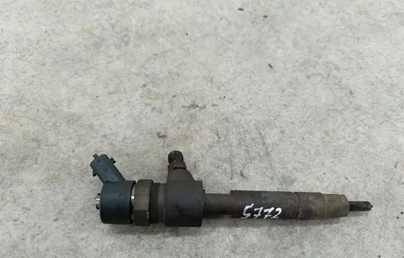 Opel Zafira B Fuel injector 0445110165