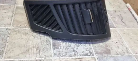BMW 1 E81 E87 Dashboard side air vent grill/cover trim 7059187 5160