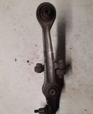 Volkswagen PASSAT B5.5 Front lower control arm/wishbone 4D0407155p