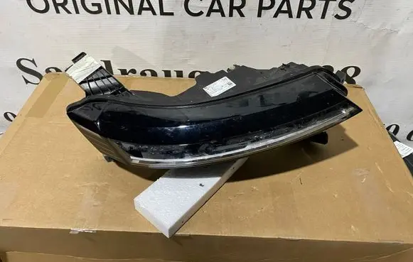 Renault Megane E-Tech Headlight/headlamp 260104574R 260553165R
