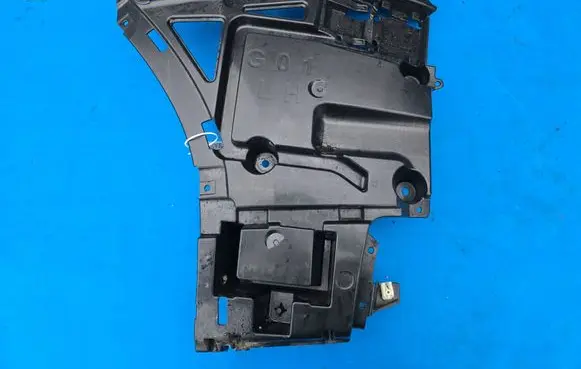 BMW X3 G01 Bumper support mounting bracket corner 7400667