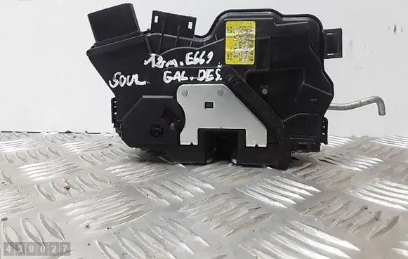 KIA Soul Front door lock A045777