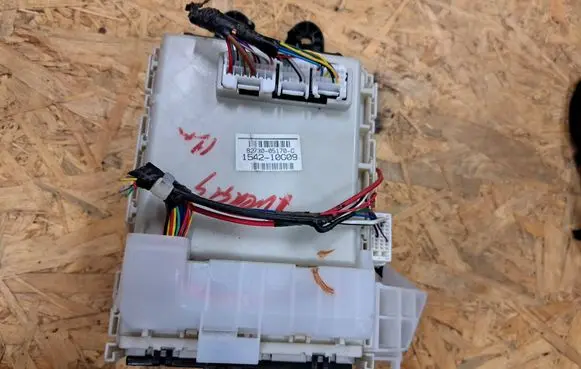 Toyota Avensis T270 Fuse box set 8273005170C 154210G09