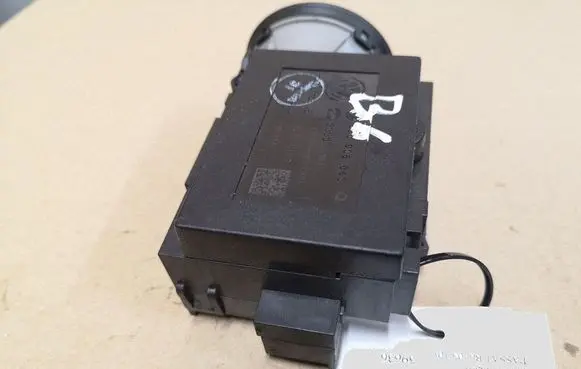 Volkswagen PASSAT B6 Ignition lock 3C0905843