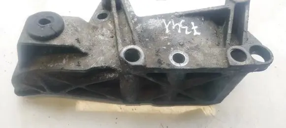 Renault Vel Satis Engine mounting bracket 8200140436
