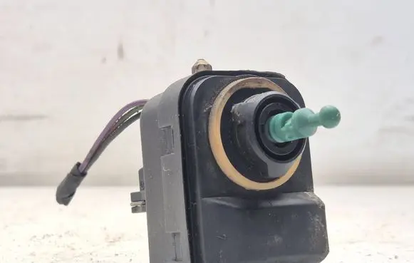 Volvo S80 Headlight level adjustment motor