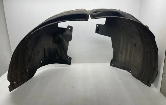 Front wheel arch liner splash guards