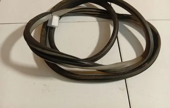 Opel Astra H Rubber seal front coupe door 