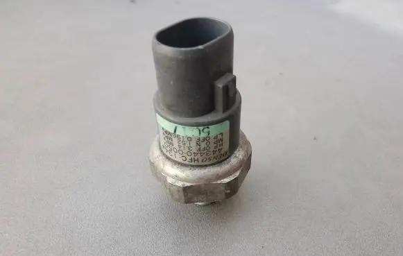 Toyota RAV 4 (XA30) Air conditioning (A/C) pressure sensor 443440-0050