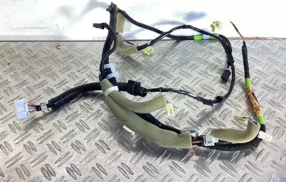 Lexus CT 200H Tailgate/trunk wiring harness 8218130330C
