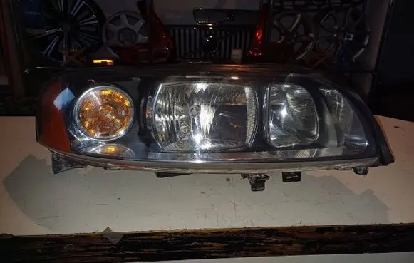 Volvo S60 Headlight/headlamp 30698826 89900256 P2004S60H