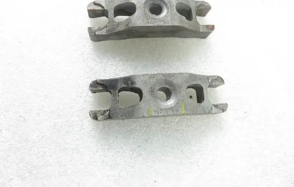 Volkswagen Golf VI Fuel Injector clamp holder 03L216