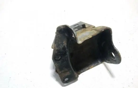 Suzuki Swift I Engine mounting bracket