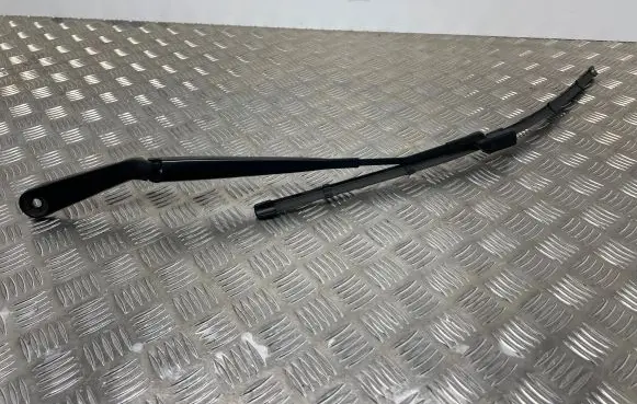 Front wiper blade arm
