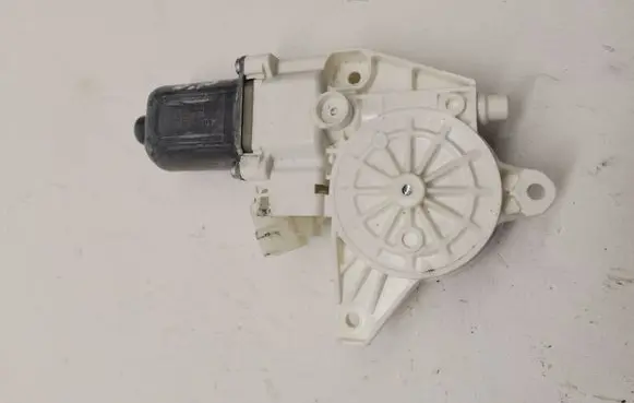 Mercedes-Benz GLE (W166 - C292) Front door window regulator motor A1669060301