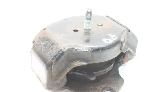 Mitsubishi Pajero Engine mount bracket MR374898