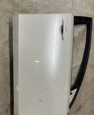 Renault Latitude (L70) Front door
