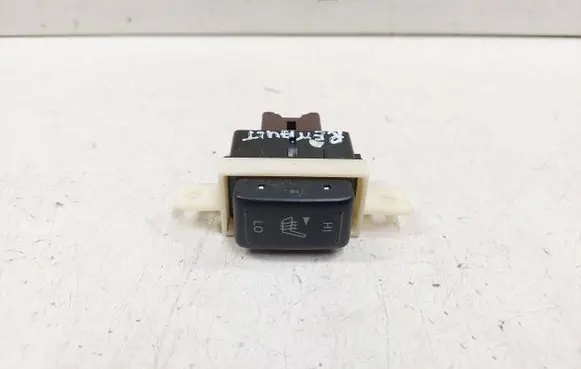 Renault Koleos I Seat heating switch 8208B