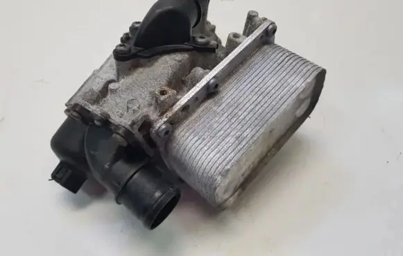 Opel Vivaro Engine oil radiator 