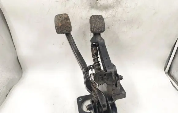 Mercedes-Benz A W169 Pedal assembly A1692900416 0610066B 0110055B