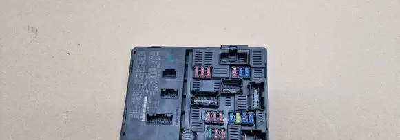 Nissan Micra Fuse module 284B71HR0C