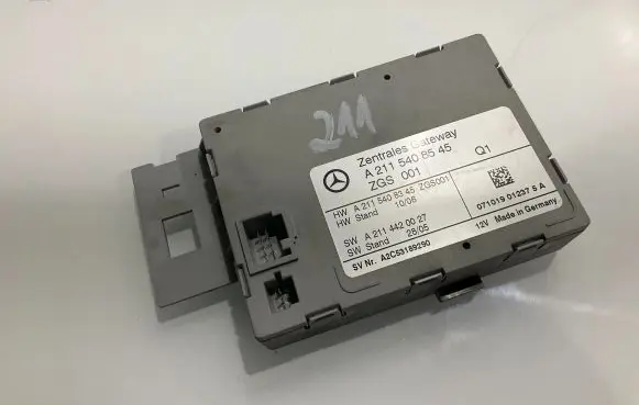 Mercedes-Benz E W211 Gateway control module A2115408545 A2114420027 A2115408345