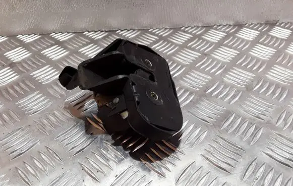 Volkswagen Caddy Sliding door lock 7H0843603
