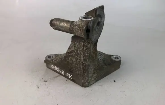 Subaru Outback Engine mounting bracket