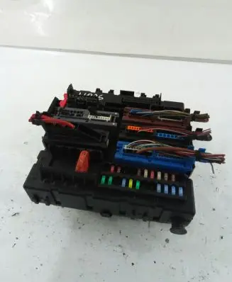 Opel Vectra C Fuse module 13205774