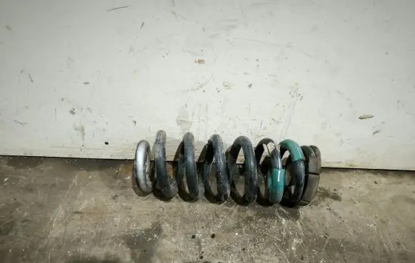 Jeep Grand Cherokee Rear coil spring 68029670AD