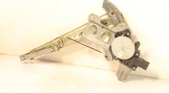 Mitsubishi Lancer X Front window lifting mechanism without motor