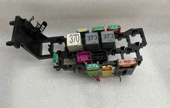 Audi A4 S4 B5 8D Relay mounting block 8D1937545 443937105a 443937105