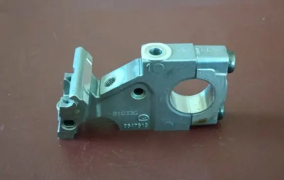 BMW X5 F15 Camshaft holder 8647613 898