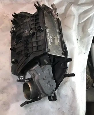 Volkswagen Golf VI Intake manifold 03C145749B