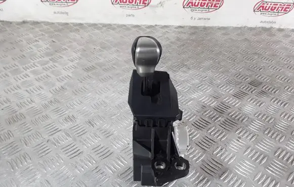 Lexus CT 200H Gear shifter/selector 75C833