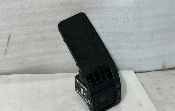 Volkswagen Touran I Dashboard side air vent grill/cover trim 1T0819703A
