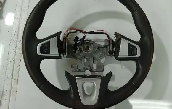 Renault Fluence Steering wheel 