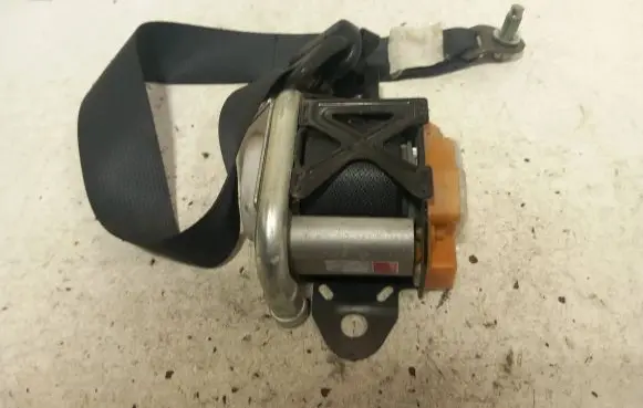 Infiniti FX Front seatbelt n1917