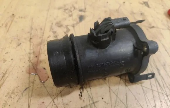 BMW 5 F10 F11 Mass air flow meter 1161850635904 11618506359 8506359