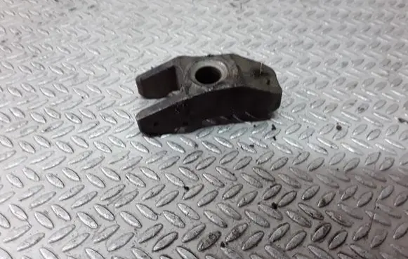 Audi A6 S6 C4 4A Fuel Injector clamp holder