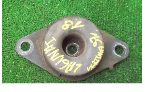 Renault Laguna I Gearbox mounting bracket