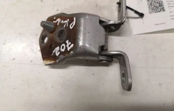 Mazda 5 Front door upper hinge