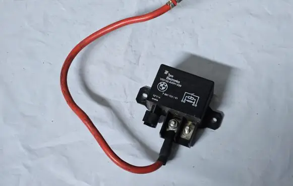 BMW 7 F01 F02 F03 F04 Coolant fan relay 7661503 766150301 V23132A2001X26