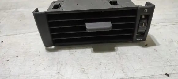 Mercedes-Benz E W124 Dashboard side air vent grill/cover trim 51451223
