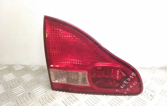 Toyota Avensis Verso Tailgate rear/tail lights
