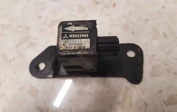 Mitsubishi Pajero Sport I Airbag deployment crash/impact sensor MR522942 1876004110