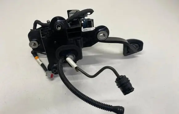 Ford Mustang VI Clutch pedal KR3C7B633BB