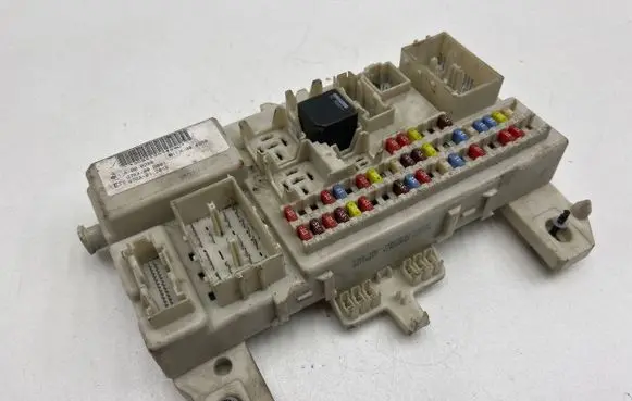 Ford Focus Fuse module 4M5T14A073BJ 00115893 519098800